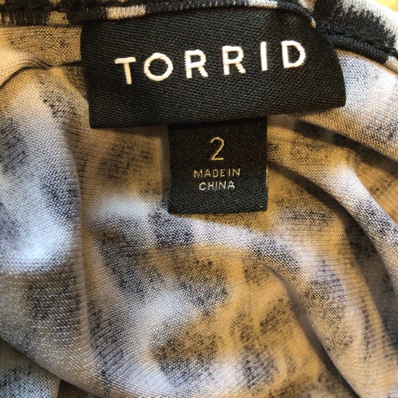 Torrid Blouse Black Size 2(18-20) Black V Neck Animal Print y2k retro glam edgy - Picture 9 of 10